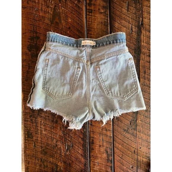 Cello High Rise Mom denim jean shorts with hidden button up fly, Size XS. - Picture 10 of 13